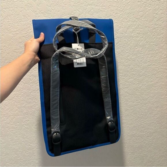 Rains Waves Waterproof Backpack W3 With Secure Buckle Closure NWT - Picture 7 of 11